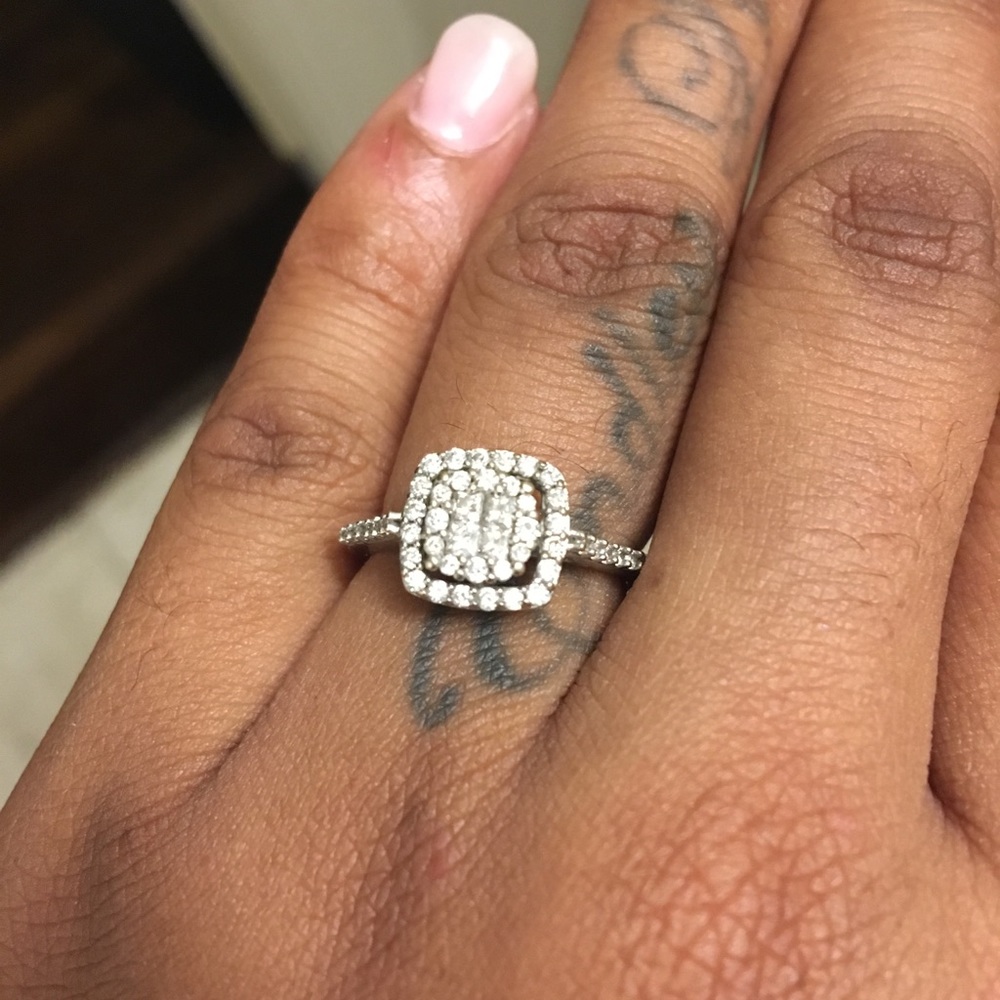 Women’s engagement ring